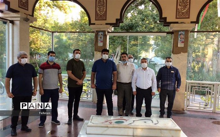 ادای احترام به شهدای گمنام هشت سال دفاع مقدس در منطقه17