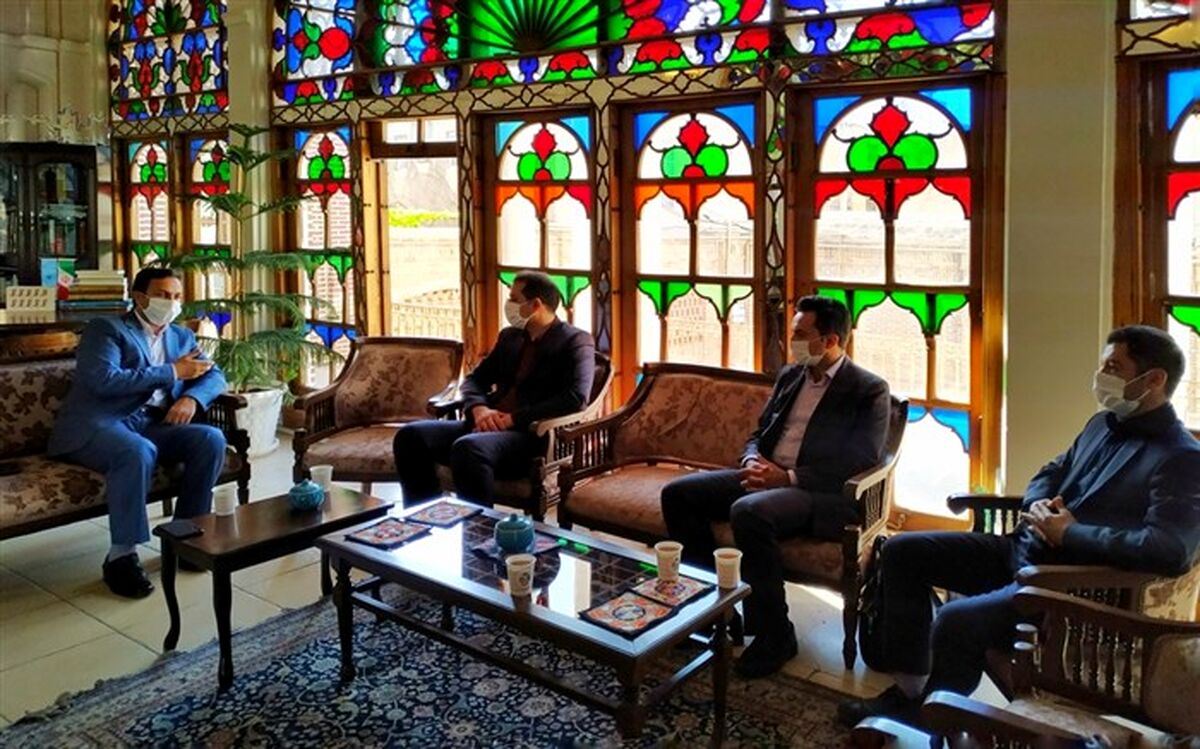 رفع موانع و چالش های اقتصادی هنرمندان صنایع دستی آذربایجان شرقی با مشارکت و همیاری بانک رسالت