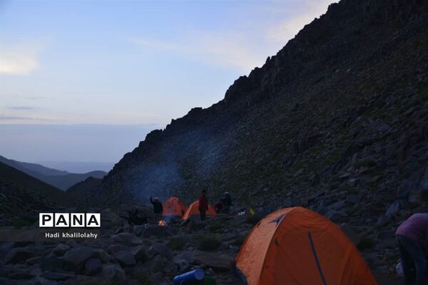 صعود گروه کوهنوردی فضل نی ریز به قله4375 متری لاله زار کرمان