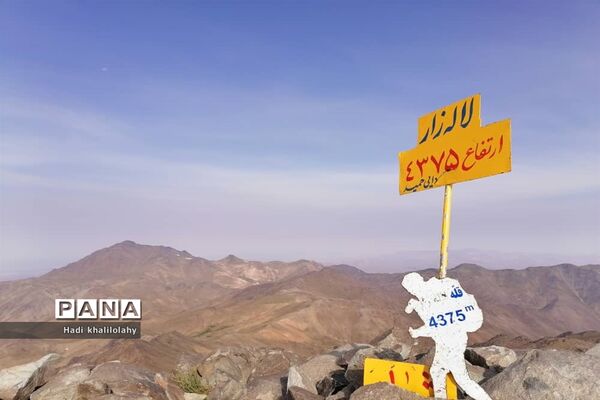 صعود گروه کوهنوردی فضل نی ریز به قله4375 متری لاله زار کرمان