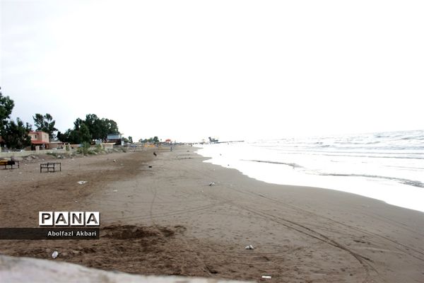 ساحل فرح‌آباد ساری و زباله‌هایی  رها شده