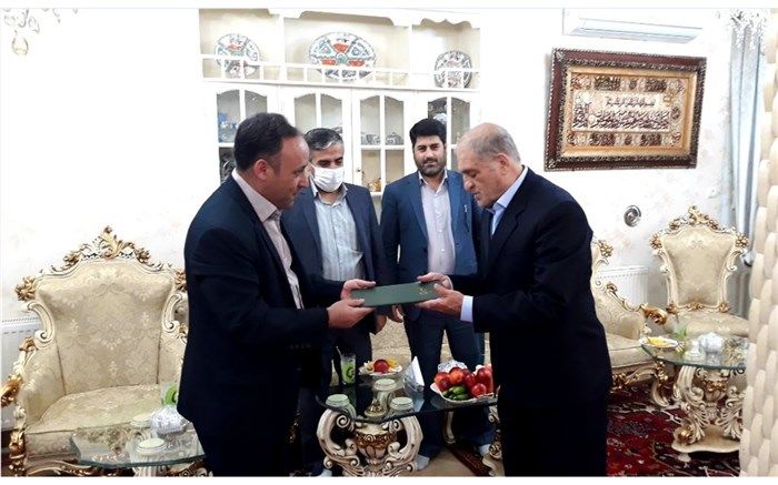 رمضان پور: معلمان با خدمت صادقانه سی‌ساله، مدال افتخار را از دیدگاه مردم بر گردن دارند