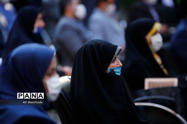 آیین تجلیل از معلمان و عوامل برنامه مدرسه تلویزیونی ایران