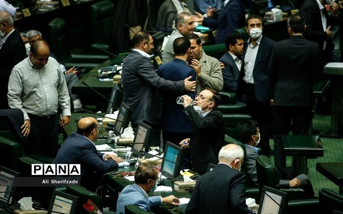 نمایندگان شرایط معافیت مالیاتی شرکت‌های بورسی را تعیین کردند