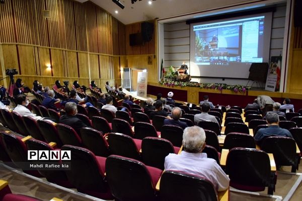 برگزارى مراسم روز پزشک جهت قدردانى از پزشکان فعال بخش‌هاى کرونایى آذربایجان شرقى