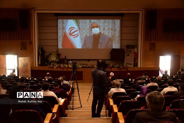 برگزارى مراسم روز پزشک جهت قدردانى از پزشکان فعال بخش‌هاى کرونایى آذربایجان شرقى