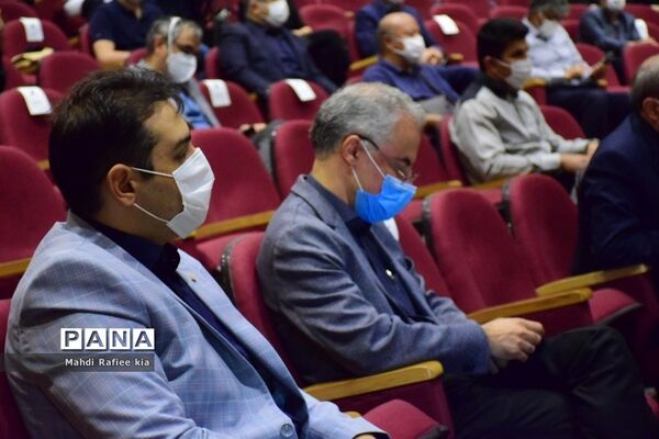 برگزارى مراسم روز پزشک جهت قدردانى از پزشکان فعال بخش‌هاى کرونایى آذربایجان شرقى
