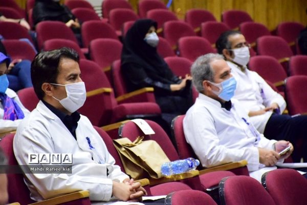 برگزارى مراسم روز پزشک جهت قدردانى از پزشکان فعال بخش‌هاى کرونایى آذربایجان شرقى