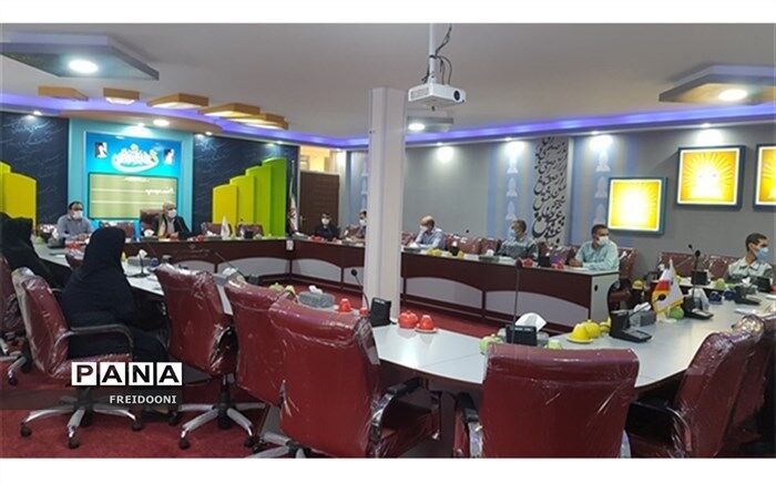تقدیر از نیروهای خدماتی اداره آموزش و پرورش منطقه چهار