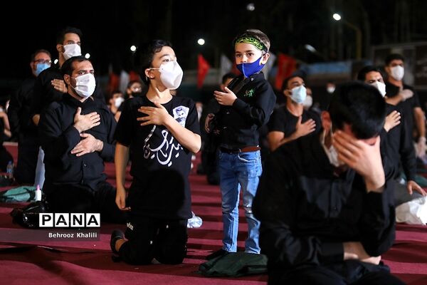 عزاداری حسینی در هیئت ریحانه‌الحسین