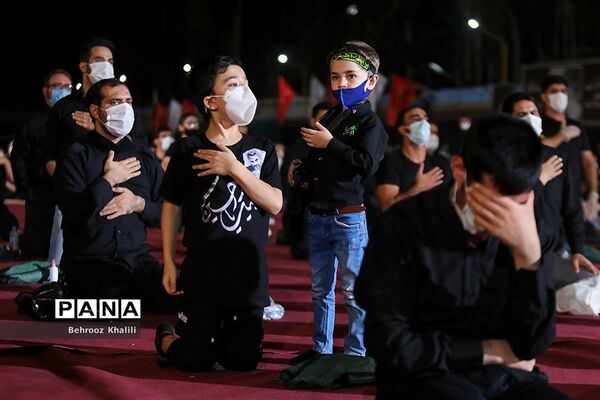 عزاداری حسینی در هیئت ریحانه‌الحسین