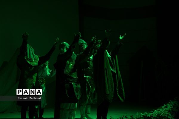 اجرای نمایش حنای خون