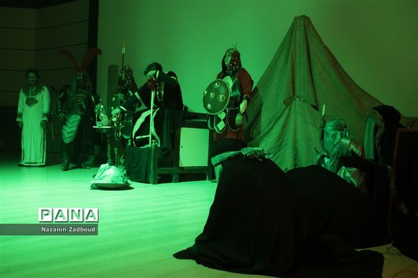 اجرای نمایش حنای خون