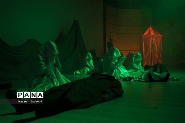 اجرای نمایش حنای خون