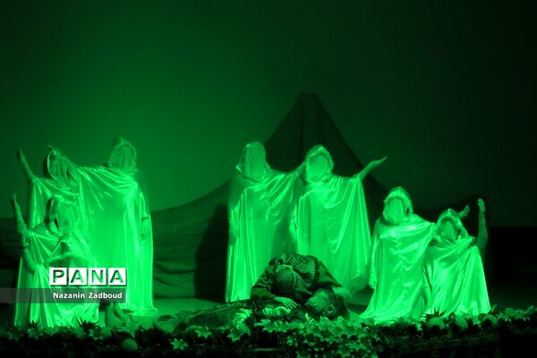 اجرای نمایش حنای خون