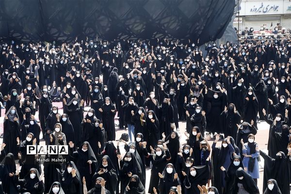 عزاداری ظهر عاشورای حسینی در میدان امام حسین (ع)