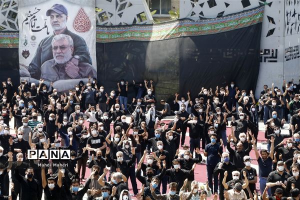 عزاداری ظهر عاشورای حسینی در میدان امام حسین (ع)