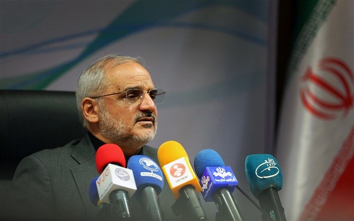 حاجی میرزایی: در مناطق قرمز مدارس اجازه بازگشایی ندارند؛ در سایر مناطق همه به مدرسه می‌روند