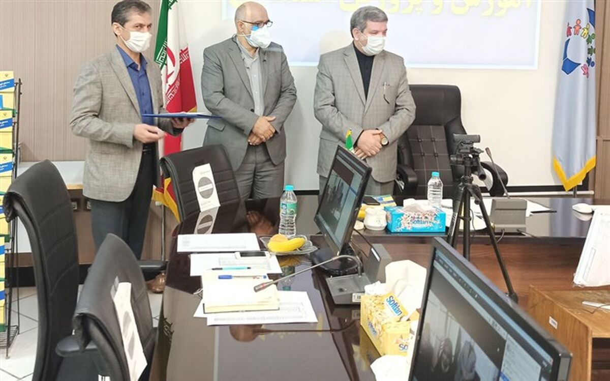 تقدیر«جواد حسینی» از 2 دانش‌آموز برتر مسابقات کشوری قرآن، عترت و نماز