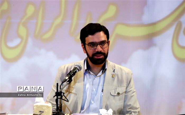 صمیمی: معنویت در برنامه های حضوری بیشتر است