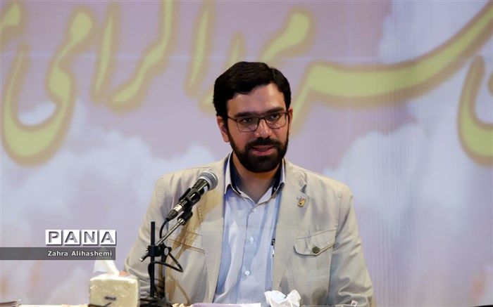 صمیمی: معنویت در برنامه های حضوری بیشتر است