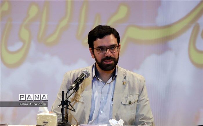 صمیمی: معنویت در برنامه های حضوری بیشتر است
