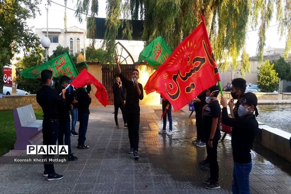 اجرای  مراسم احلی من العسل توسط دانش‌آموزان  به صورت خیابانی در شهرستان کازرون