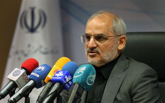 حاجی میرزایی: کلاس‌ها به صورت حضوری برگزار می‌شود؛ برای رعایت فاصله اجتماعی، دانش‌آموزان گروه بندی می‌شوند