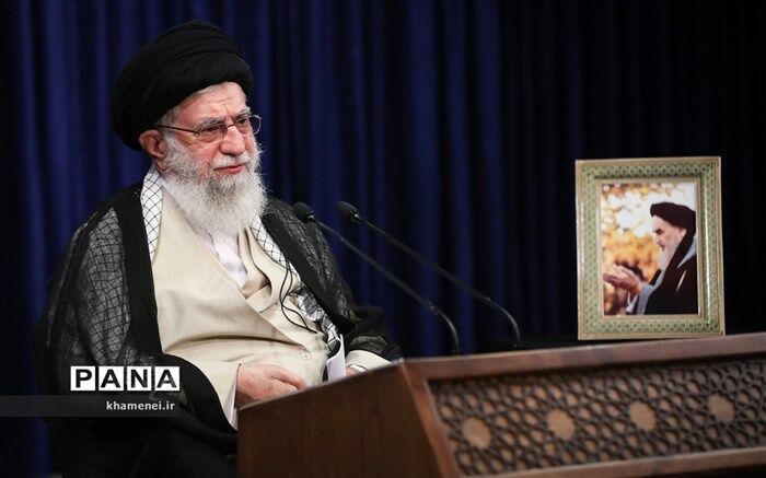 رهبر انقلاب در افتتاحیه اجلاس آموزش و پرورش سخنرانی می‌کنند