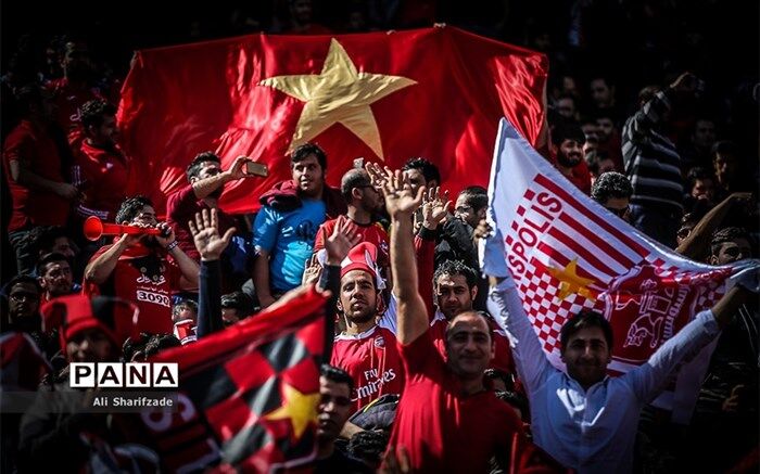 تجمع هواداران پرسپولیس مقابل ساختمان باشگاه؛ آقای دندانپزشک باید برود