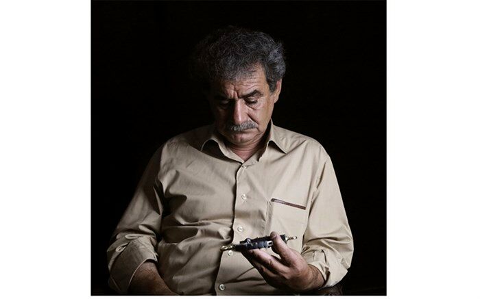 سازنده چاقوهای هنری نشان درجه یک هنر دریافت کرد