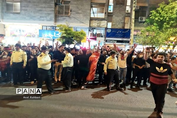 شادى  مردم در خیابان هاى تبریز بعد از قهرمانى تراکتور