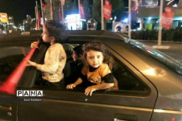 شادى  مردم در خیابان هاى تبریز بعد از قهرمانى تراکتور