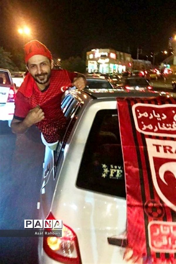 شادى  مردم در خیابان هاى تبریز بعد از قهرمانى تراکتور