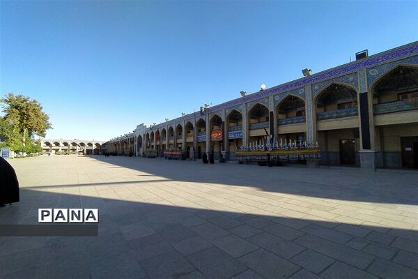 آیین سفره صلوات  و روضه خوانی در حرم مطهر احمد بن موسی (ع)شاهچراغ شیراز در ایام محرم
