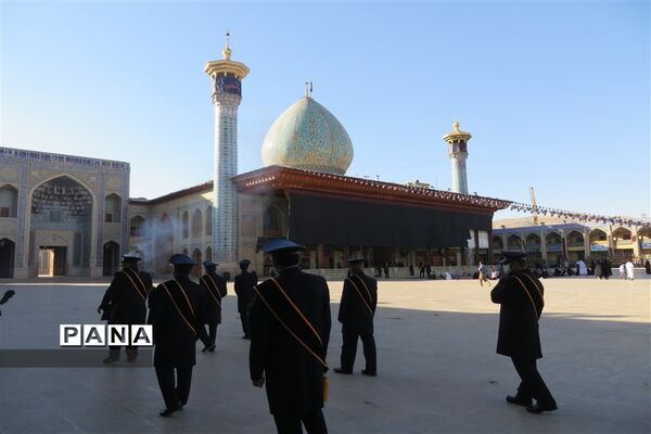 آیین سفره صلوات  و روضه خوانی در حرم مطهر احمد بن موسی (ع)شاهچراغ شیراز در ایام محرم