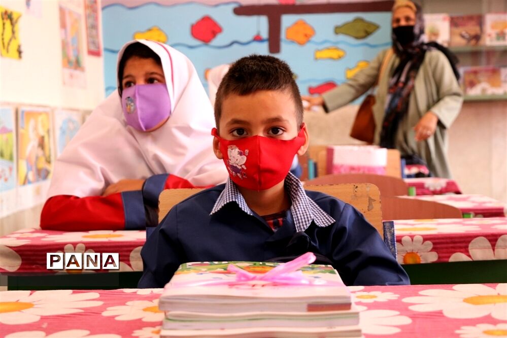 نواختن زنگ آغاز سال تحصیلی جدید