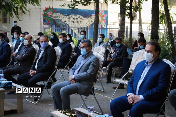 آیین استانی نواختن زنگ آغاز سال تحصیلی در شیراز