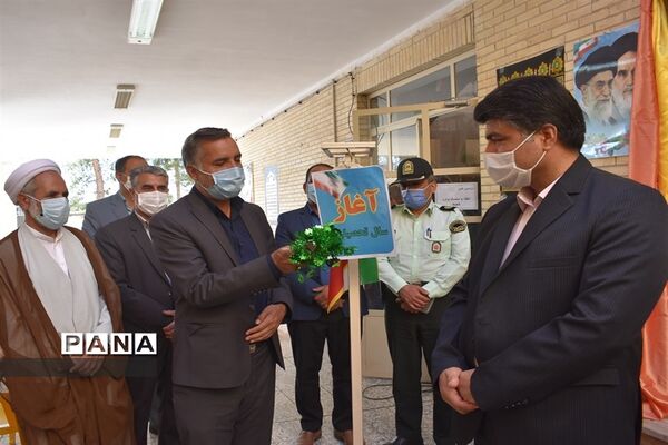 نواختن زنگ آغاز سال تحصیلی جدید درمدارس بهاباد