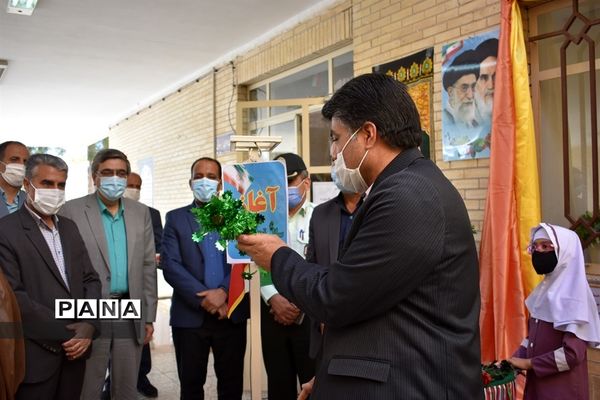 نواختن زنگ آغاز سال تحصیلی جدید درمدارس بهاباد