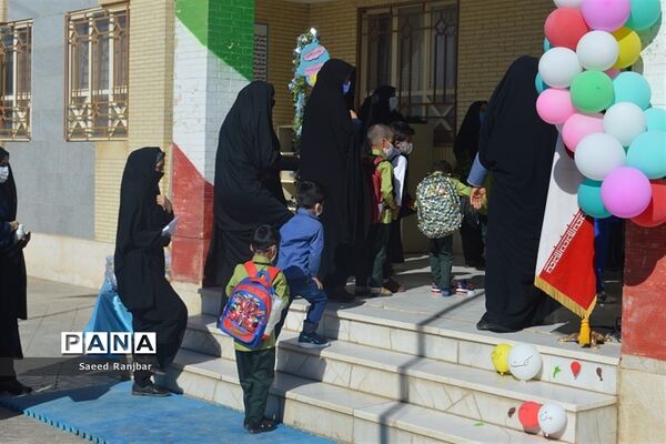 آیین بازگشایی مدارس و نواخته شدن زنگ سال تحصیلی جدید در بافق
