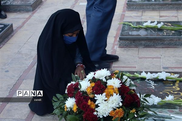 نواختن زنگ آغاز مدرسه