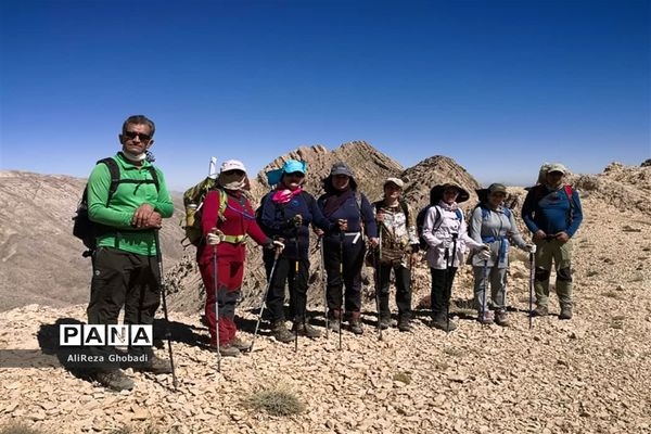 صعود به قله رُنج توسط فرهنگیان فارس