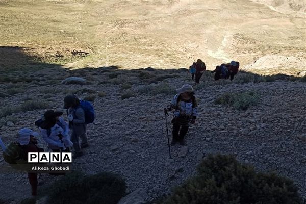 صعود به قله رُنج توسط فرهنگیان فارس