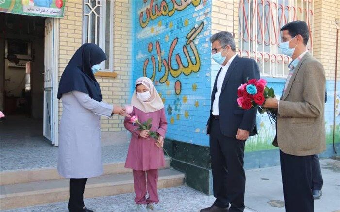 زنگ بازگشایی مدارس در لامرد به صدا درآمد