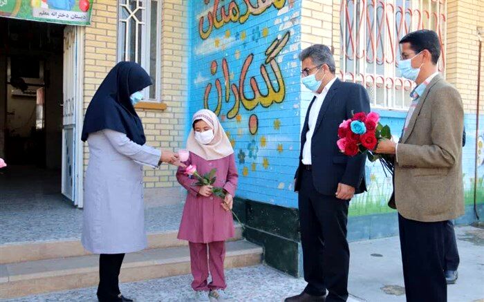 زنگ بازگشایی مدارس در لامرد به صدا درآمد