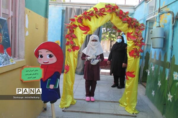 آیین نواختن زنگ بازگشایی مدارس در شهرستان نی ریز