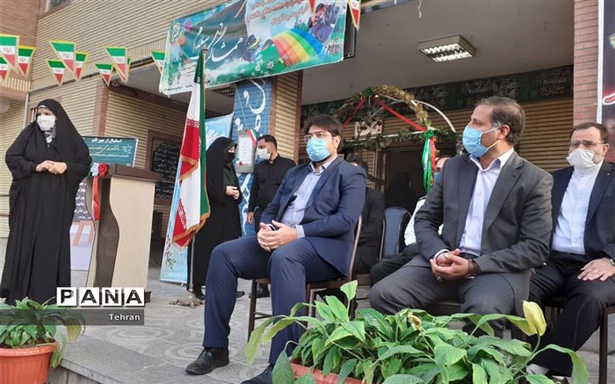 زنگ آغاز سال تحصیلی  در دبیرستان شایسته منطقه ۱۱