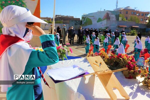 زنگ شکوفه ها در مدارس آباده