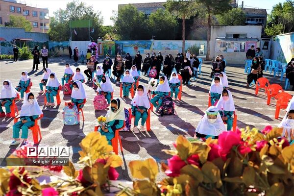 زنگ شکوفه ها در مدارس آباده